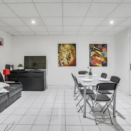 Triplex In Boulevard De Magenta By Guestready