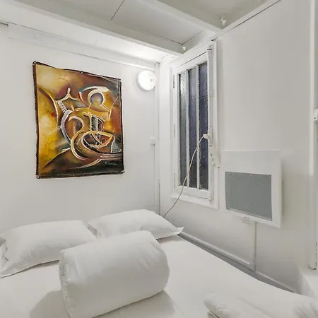 Apartment Triplex In Boulevard De Magenta By Guestready